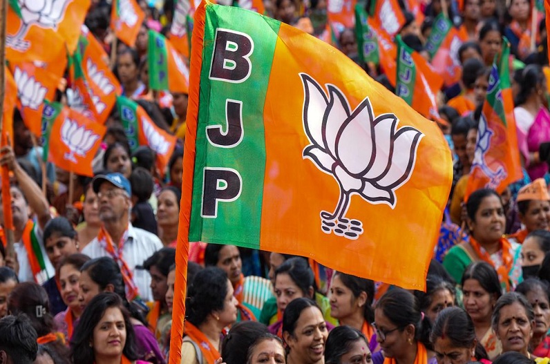 BJP's bumper victory in UP Municipal Corporation elections, captured all 17 municipal corporations