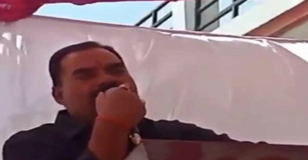 Mafia Don Hame Paise Dete Hai