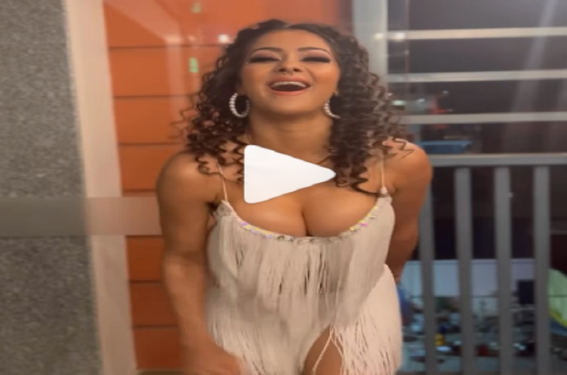 नम्रता मल्ला ने फिर पहना सेक्सी ब्रालेट, ऐसी अदाओं के साथ किया डांस की पिघल गए फैंस