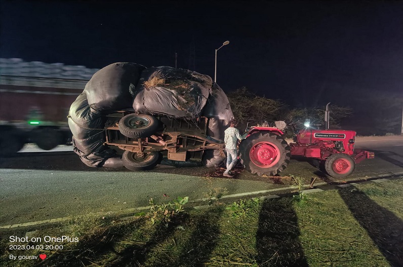 SHIVPURI NEWS : सड़क हादसे में बाल-बाल बचे पूर्व विधायक, ट्रैक्टर-ट्रॉली से टकराया वाहन