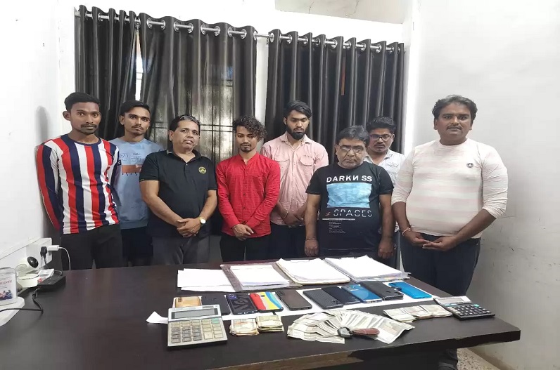 सटोरियों पर बड़ी कार्रवाई, एक साथ 8 सटोरिए चढ़े पुलिस के हत्थे, 60 लाख की सट्टा-पट्टी जब्त