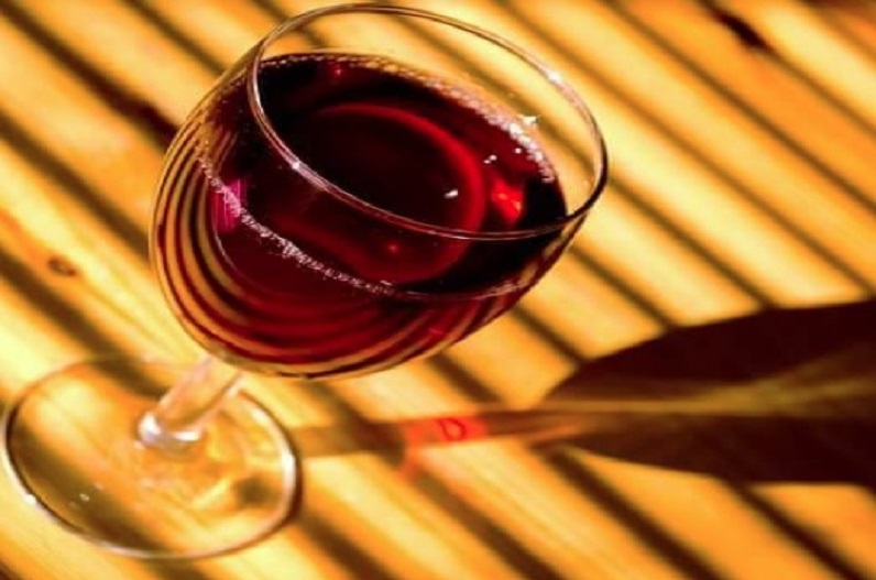 Waitress serves drink to customer after mixing her own blood