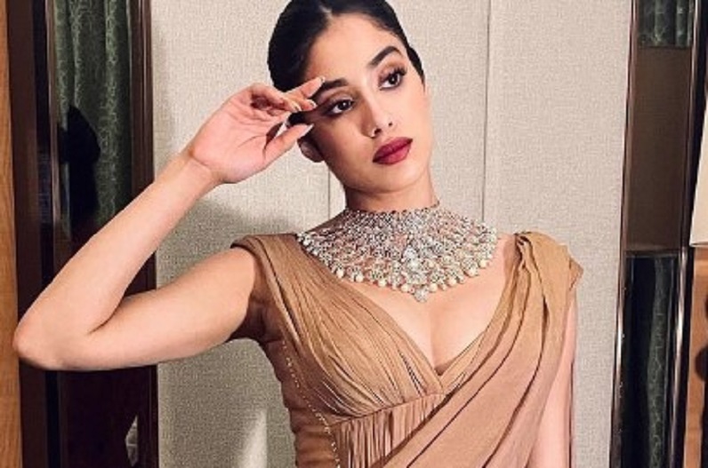 Jhanvi Kapoor seen in strange fashion