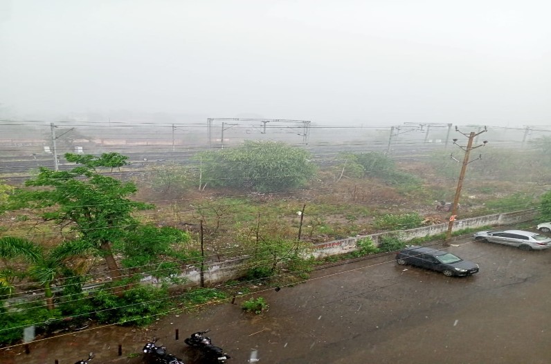MP Weather Update : प्रदेश में अगले 24 घंटे भारी बारिश की आशंका, ऑरेंज अलर्ट जारी, साथ ही चलेंगी तेज हवाएं