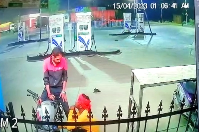 boys stole bike from petrol pump