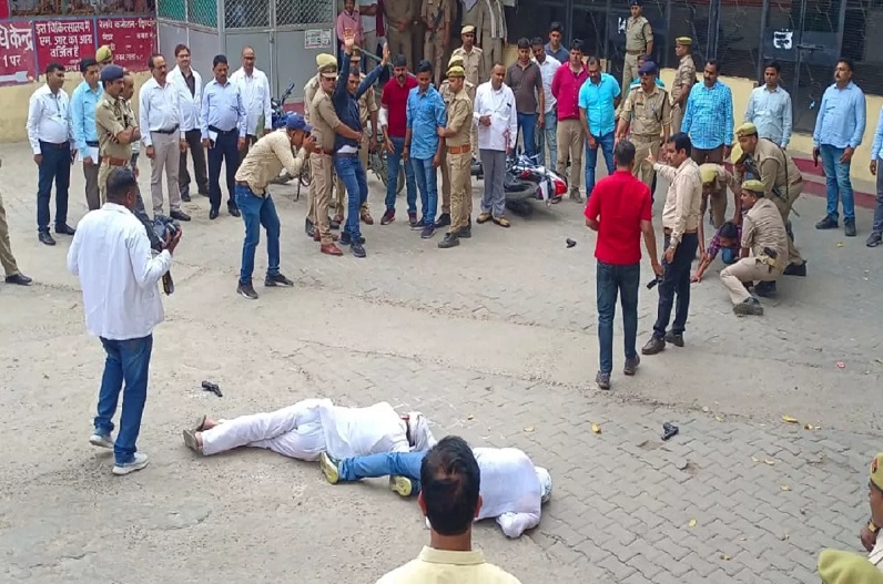 अशरफ हत्‍याकांड का क्राइम सीन, 3 शूटरों ने दनादन दागी गोलियां, तुरंत दबोचे गए हमलावर