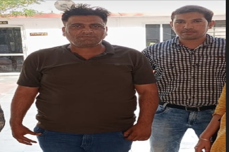 पूर्व मंत्री और IAS-IPS ऑफिसर बनकर लोगों से कर रहा था ठगी, सायबर सेल आरोपी को राजस्थान में दबोचा