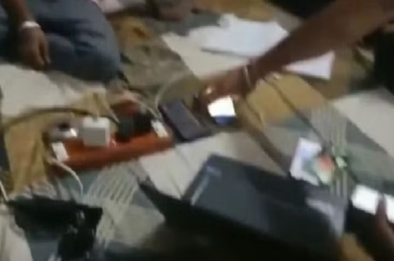 मकान के अंदर सजा था सट्टा का बाजार, टेलीग्राम से होती थी डील, पांच कॉलेज छात्रों को पुलिस ने दबोचा