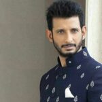 शरमन जोशी ने साल 2001 कि फिल्म स्टाइल से अपना डेब्यू किया। स्टाइल कि गिनती आज भी उनके बेस्ट फिल्मों के तौर पर होती है। एक्टर ने अपनी पहली फिल्म से साबित कर दिया कि वो बेहतरीन अभिनेता है। स्टाइल फिल्म के गाने, शरमन जोशी और साहिल खान की कॉमिक टाइमिंग काफी बेहतरीन थी।