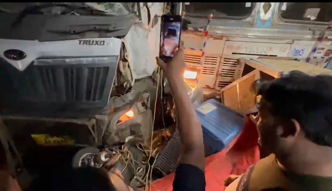 शराबी ड्राइवर ने मचाया हड़कंप, तीन को कुचला, आधा दर्जन वाहनों को मारी टक्कर, ट्रक बना तूफान मेल