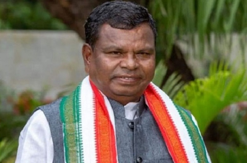 कर्नाटक के लिए रवाना हुए मंत्री कवासी लखमा, बोले – आज देश सुरक्षित नहीं है, लोकतंत्र खतरे में है…