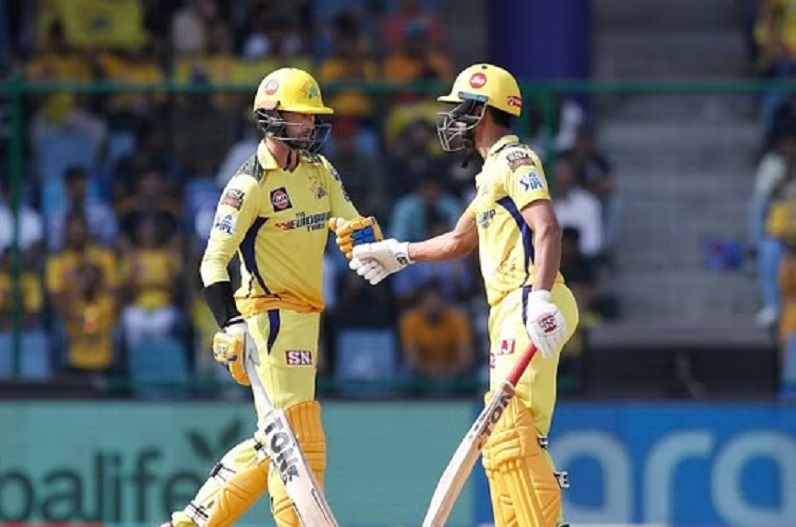 ऋतुराज गायकवाड़ ने 37 गेंदों पर जड़ा अर्धशतक, डेवोन कॉनवे भी खेल रहे तूफानी पारी...