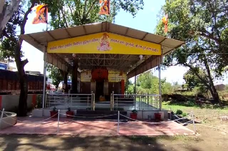 Pendra news: हनुमान मंदिर में चांदी के छत्र और मुकुट की चोरी, दस दिनों में चोरों ने तीन बड़े मंदिर में किया हाथ साफ