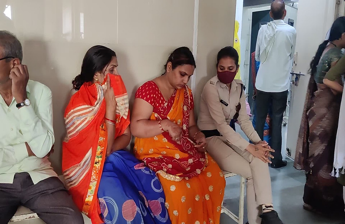 Betul news: फर्जी शिक्षा अधिकारी का भंडाफोड़, पूरा परिवार मिलकर करता था फ्रॉड, ऐसे लोगों को बनाता था शिकार