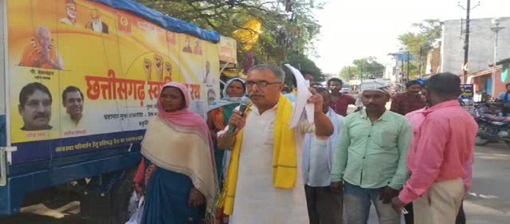 Due to the mistake of the kiosk operator, the account holders protested for not getting money in the bank account