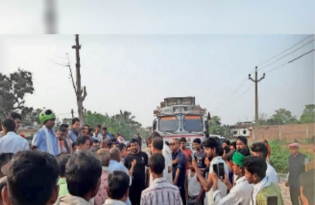 People of three villages blocked the National Highway