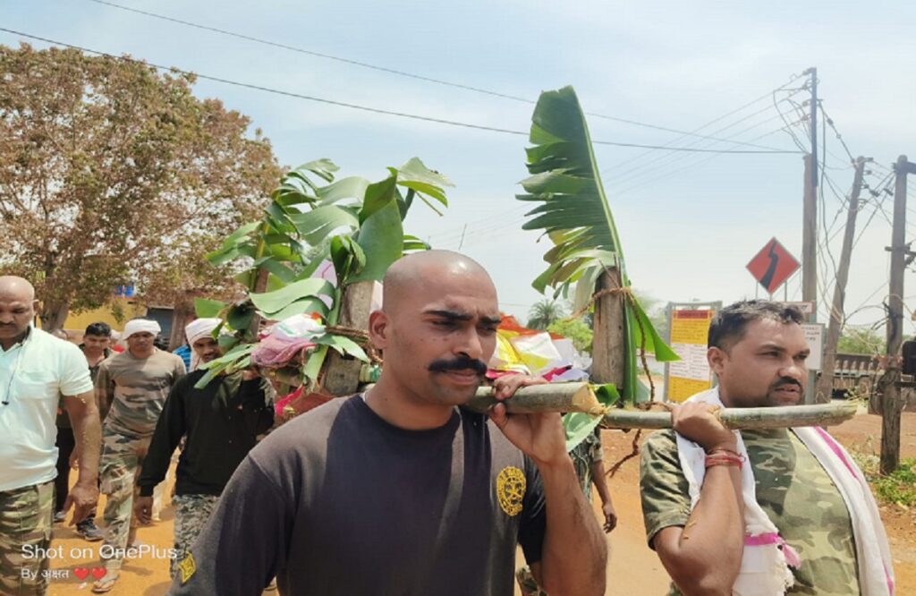 CAF jawans performed the last rites of a destitute old woman