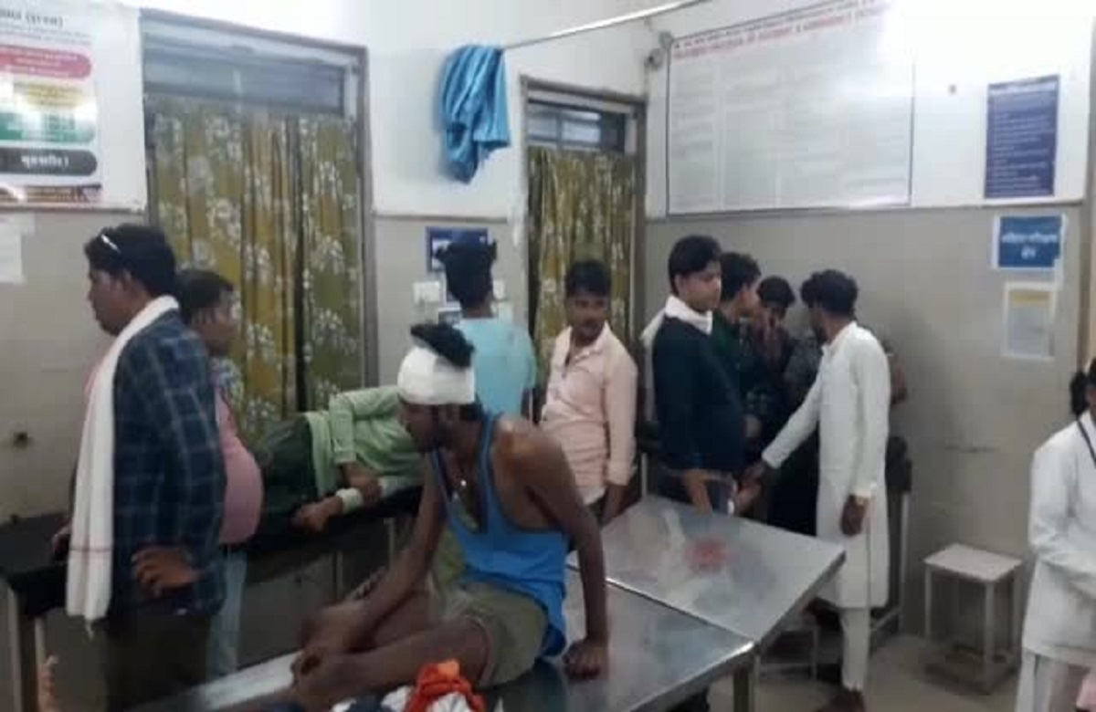 Damoh News: दो पक्षों में खूनी संघर्ष, इस बात को लेकर लाठी और कुल्हाड़ी से किया जानलेवा हमला