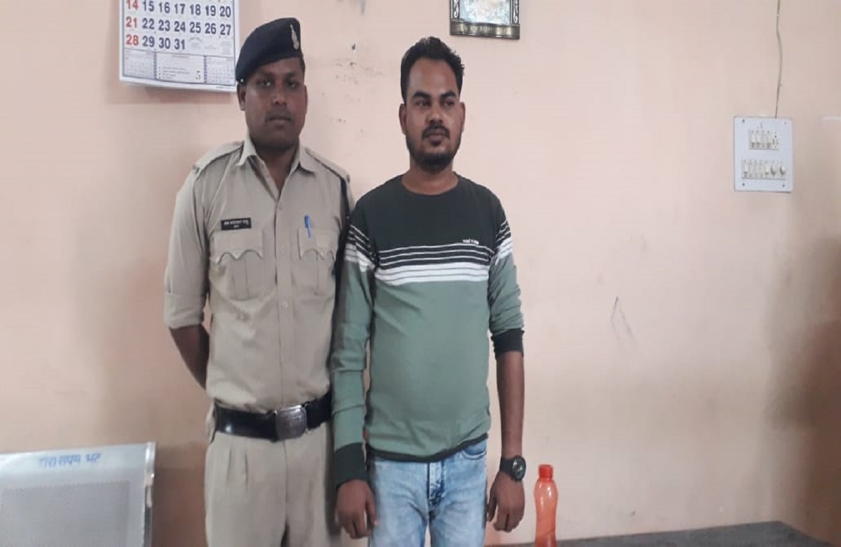 Janjgir Champa News: सोशल मीडिया पर नाबालिगों की ऐसी तस्वीरें करता था अपलोड, चाइल्ड पोर्नोग्राफी मामले में आरोपी गिरफ्तार