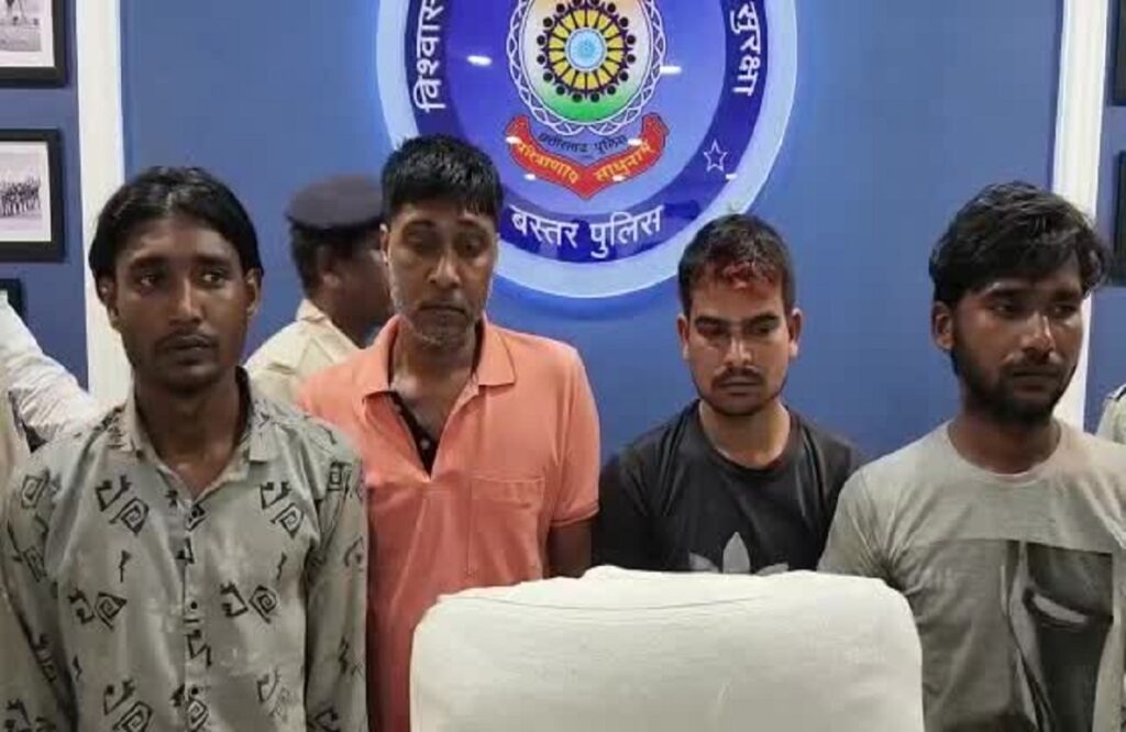 4 accused of Meerut arrested for committing theft at four different shops