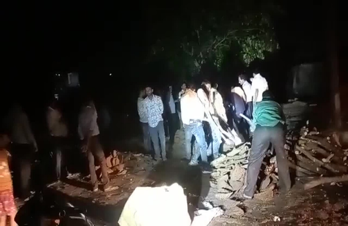 Morena News: गांव में बिछी एक-एक कर तीन लाशें, शमशान की स्थिति देखकर दंग रह गए लोग, वीडियो वायरल
