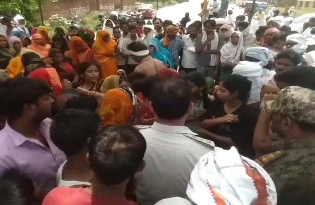 Youth dies in bloody struggle, relatives demand arrest of accused and relief amount