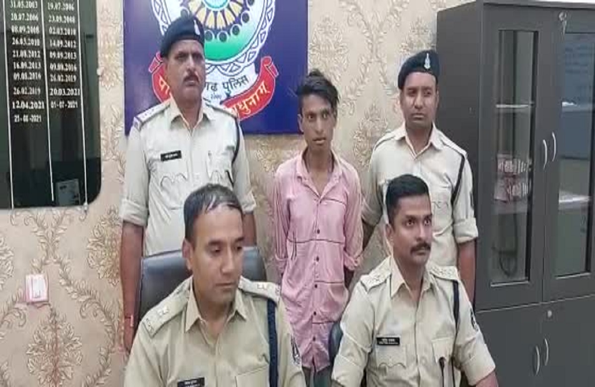 Ambikapur News: राह चलती महिलाओं के साथ ऐसी हरकते करता था बदमाश, ऐसे चढ़ा पुलिस के हत्थे