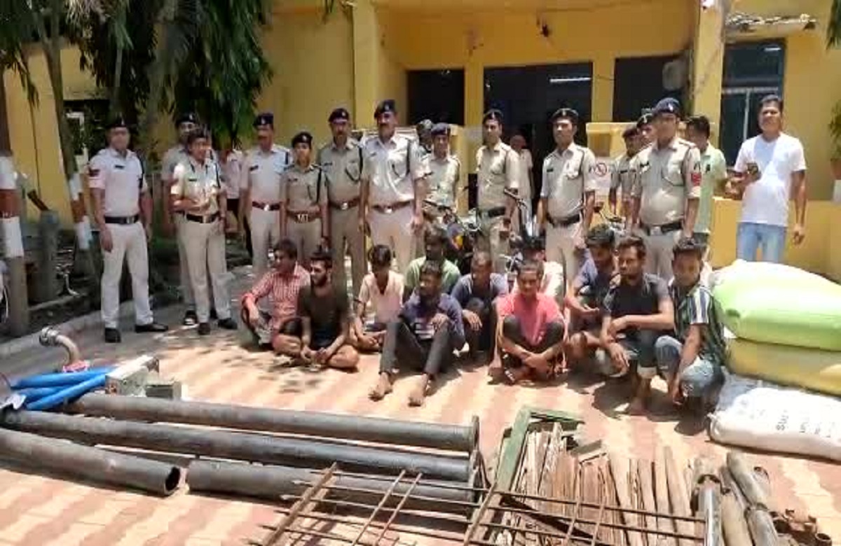 Baloda Bazar News: एक्शन मोड में पुलिस, एक साथ इस मामले में 12 आरोपियों को किया गिरफ्तार