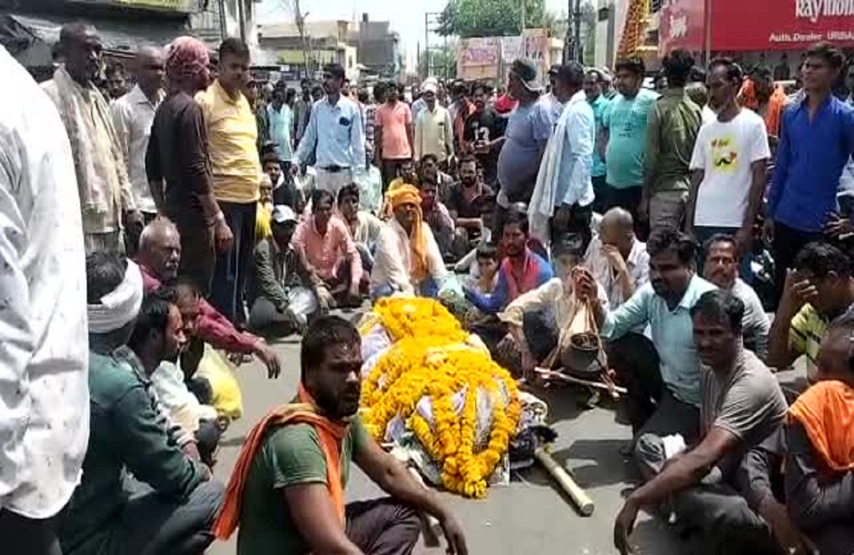 Sehore News: मामूली सी बात पर शख्स को दर्दनाक सजा, साइको ने शरीर के कर द‍िए सात टुकड़े, चक्काजाम कर ऐसी मांग कर रहे परिजन