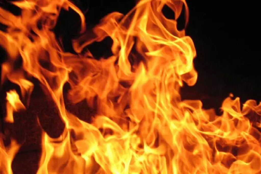 mother and daughter burnt alive due to fire