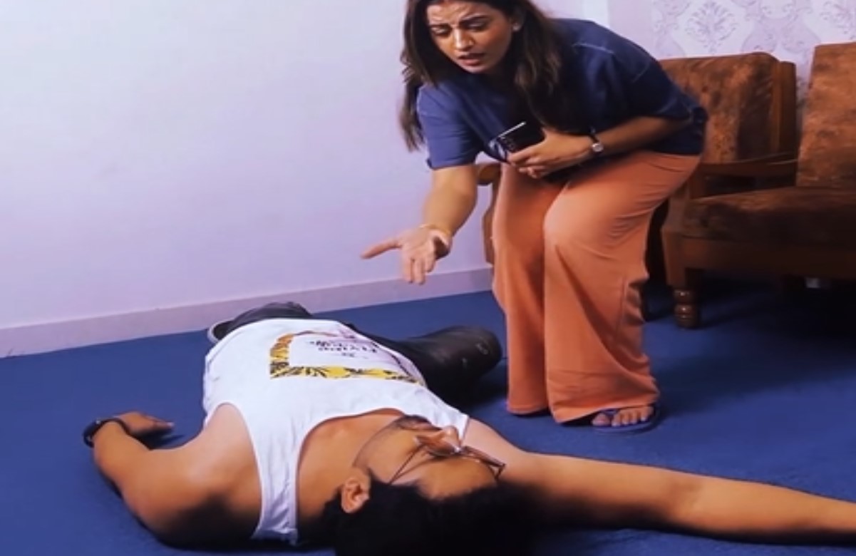 अक्षरा सिंह के साथ कमरे में ऐसा काम कर रहा था युवक, अचानक हो गई मौत! तेजी से वायरल हो रहा वीडियो