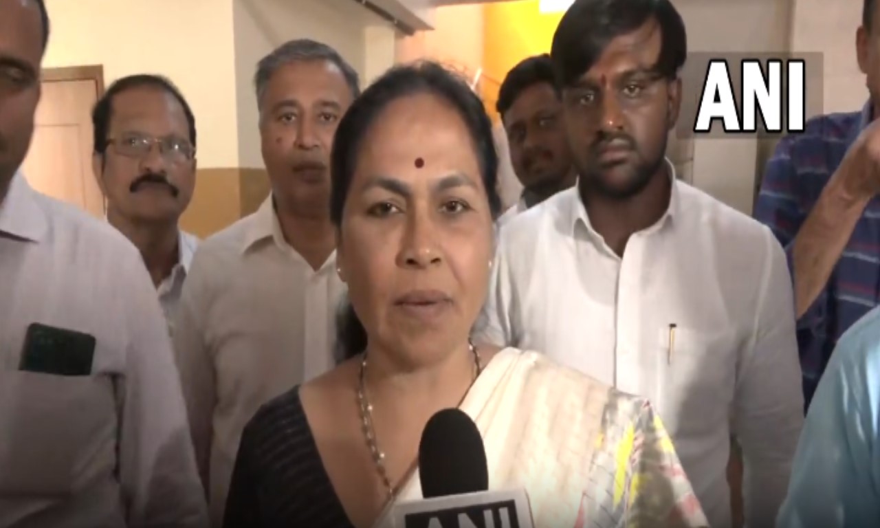 Karnataka Election Live Results 2023: रिजल्ट आने से पहले महिला केंद्रीय मंत्री ने स्वीकार कर ली हार, कांग्रेस ने दो सीटों पर दर्ज की जीत