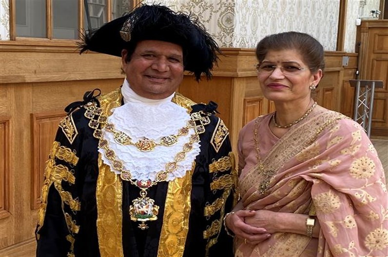 Indian Chaman Lal becomes Lord Mayor of Birmingham