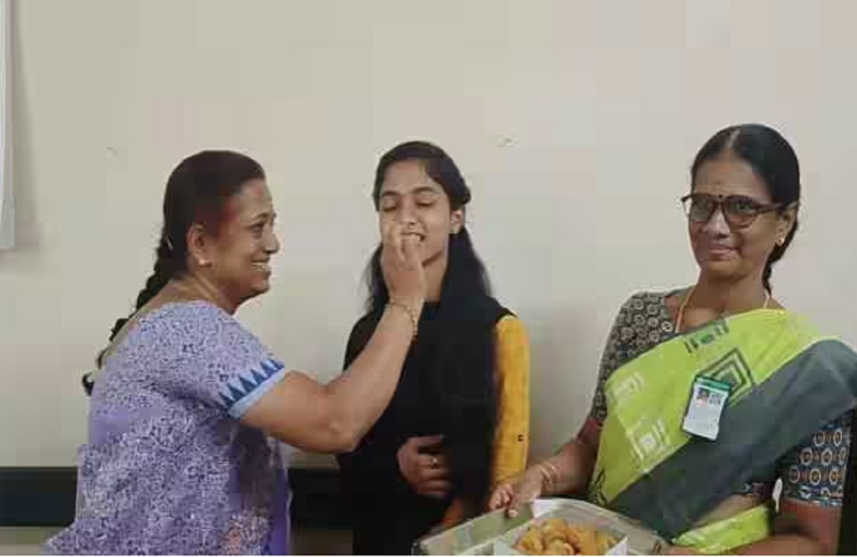 मजदूर की बेटी ने 12वीं कक्षा में हासिल किया 100% अंक, गर्ल्स हायर सेकेंडरी स्कूल की छात्रा हैं नंदिनी