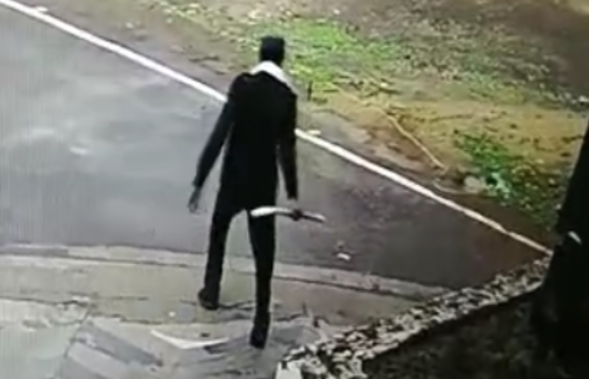 गार्ड ने कुत्ते के साथ किया घिनौना काम, और तब तक करता रहा जब तक निकल नहीं गया दम, वायरल हुआ वीडियो