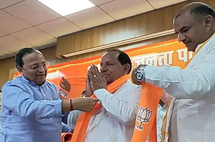 Former Union Minister Subhash Maharia joins BJP