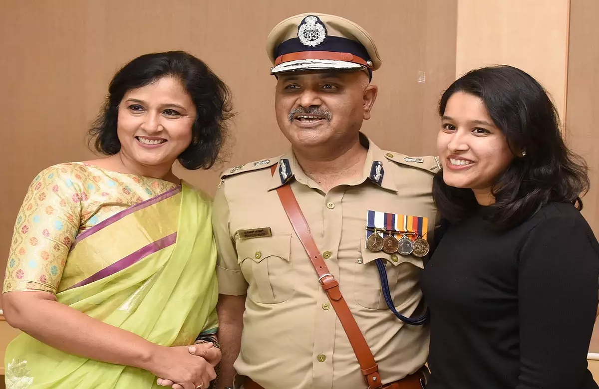 इस स्टार भारतीय क्रिकेटर के ससुर हैं नए CBI निदेशक प्रवीण सूद, लॉ स्टूडेंट बेटी के साथ था कई सालो तक अफेयर