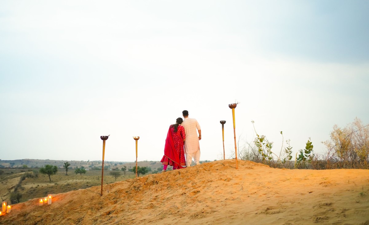 IAS Pari Bishnoi Pre Wedding Shoot: सगाई के बाद रोमांटिक हुए IAS Pari Bishnoi और MLA Bhavya Bishnoi, सामने आई Pre wedding Shoot की तस्वीरें