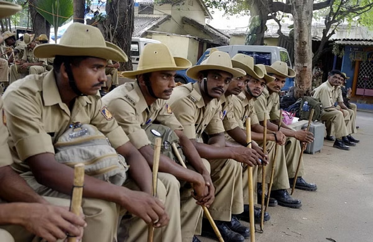 Karnataka Election Result 2023: मतगणना से पहले लागू हुआ धारा 144, चप्पे-चप्पे पर पुलिस की तैनाती, शराब दुकाने भी बंद