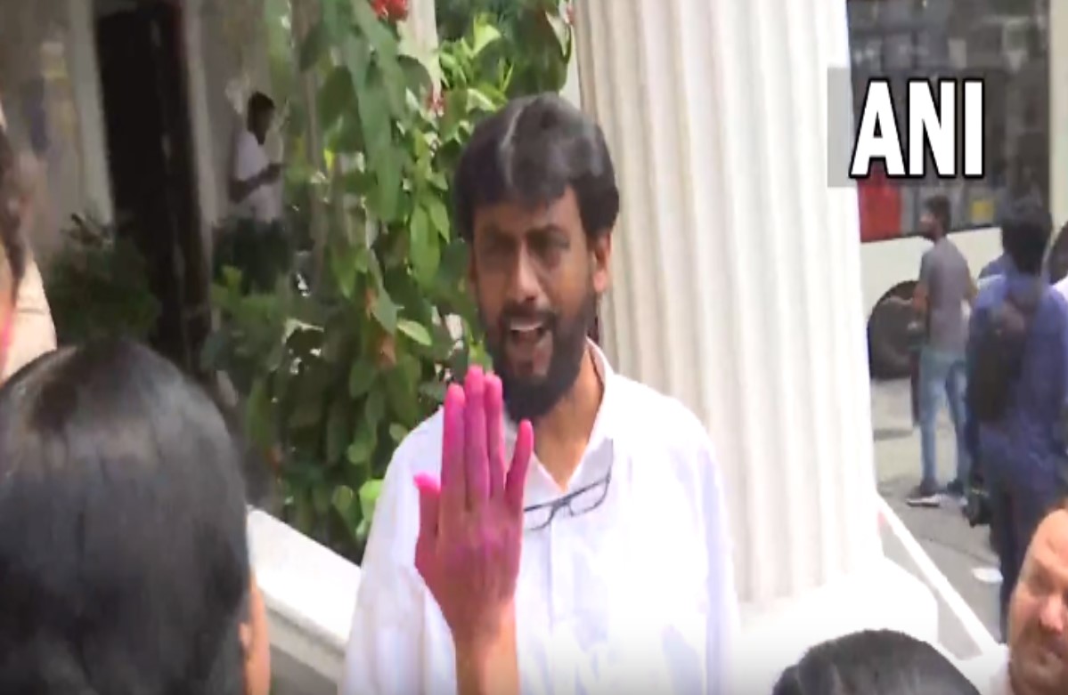 Karnataka Election Result 2023: कर्नाटक में जीत की ओर कांग्रेस, बेंगलुरु से लेकर दिल्ली तक जश्न, उड़ने लगे रंग गुलाल