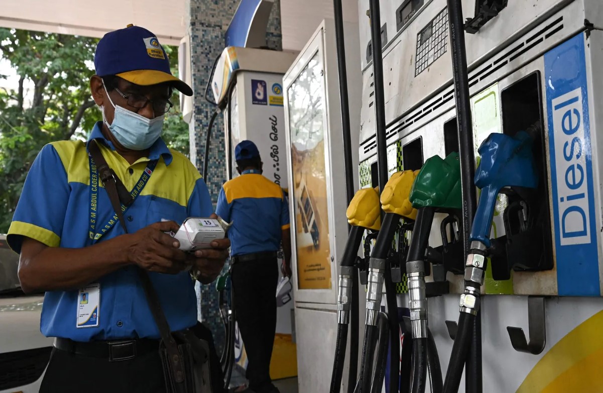 Petrol Diesel price today: पेट्रोल-डीजल के दाम में बढ़ोतरी, अब एक लीटर का देना होगा इतने रुपए, जानिए आज का ताजा भाव