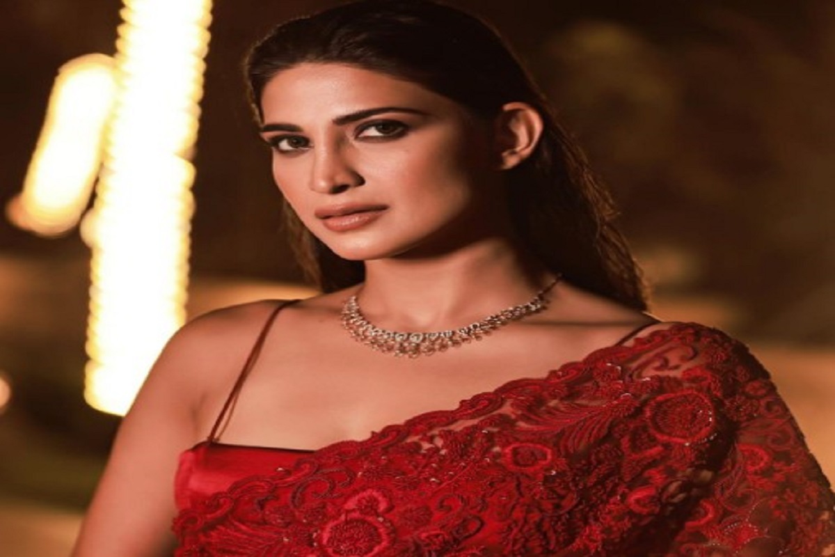 फैन की इस गंदी हरकत पर भड़क उठी एक्ट्रेस, वायरल वीडियो देख फैंस को जमकर सुनाई खरी-खोटी