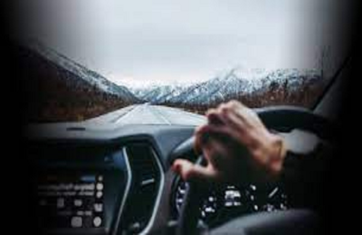 अब काला चश्मा लगाए बिना चलाते हैं गाड़ी तो कटेगा चालान? ड्राइव करने से पहले जान ले ये नियम