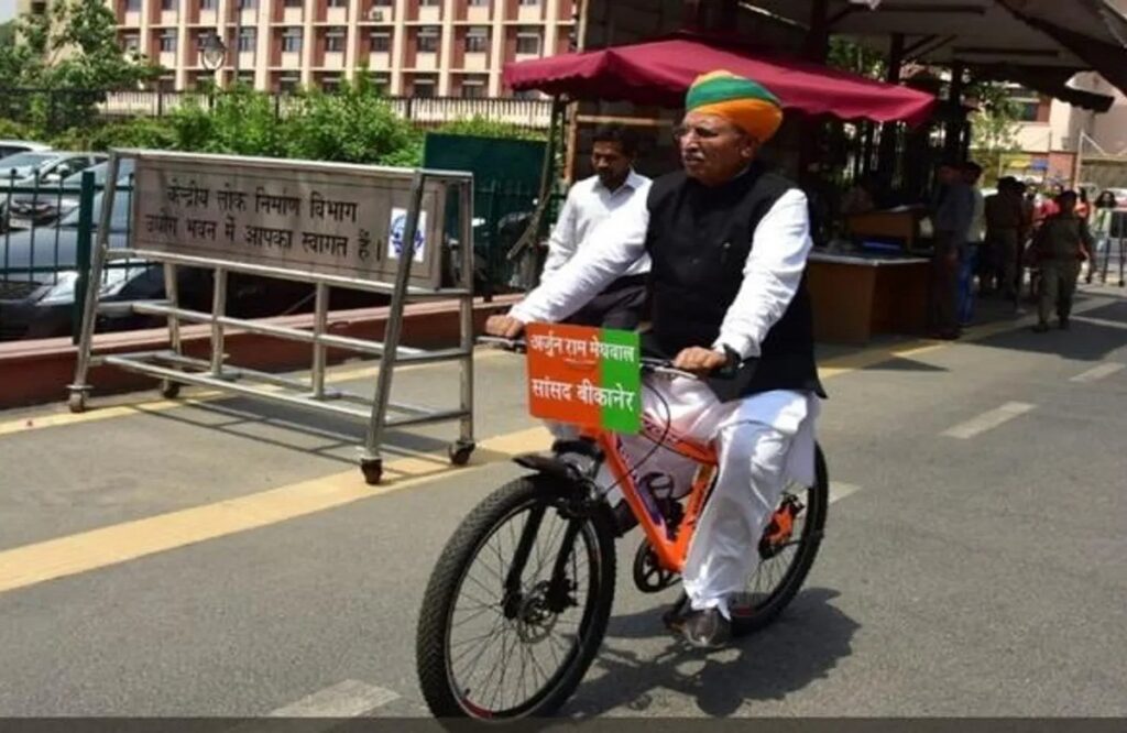 Kaun hain naye kanoon mantri Arjun Ram Meghwal