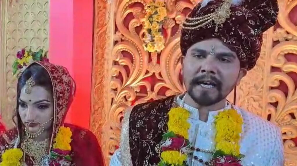 The groom donated Rs 1.11 lakh to the families of the martyrs by saving extravagance