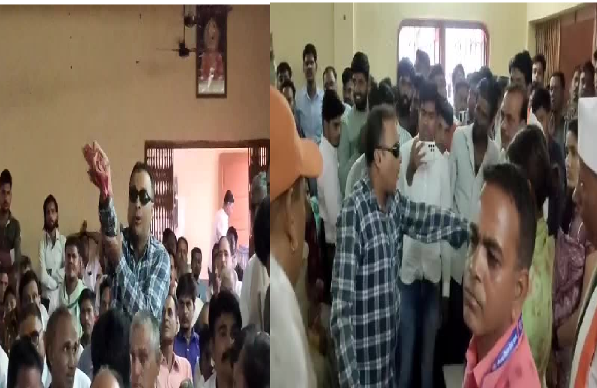 Neemuch News: जिला कांग्रेस प्रभारी के सामने ही भिड़े कांग्रेसी नेता, किए अश्लील इशारे, सोशल मीडिया पर वीडियो वायरल