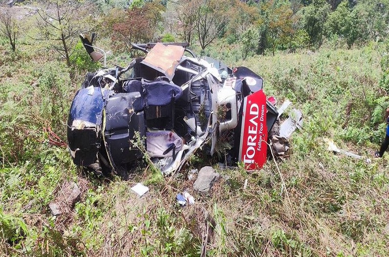 अरुण-तृतीय हाइडल परियोजना के लिए निर्माण सामग्री ले जा रहा हेलीकॉप्‍टर दुर्घटनाग्रस्‍त, पायलट सुरक्षित