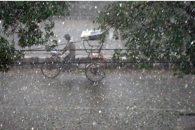 Weather Update : राजधानी में तेज बारिश जारी…! अगले 4 दिनों के लिए मौसम विभाग ने जारी किया अलर्ट, झमाझम बरसेंगे बदरा