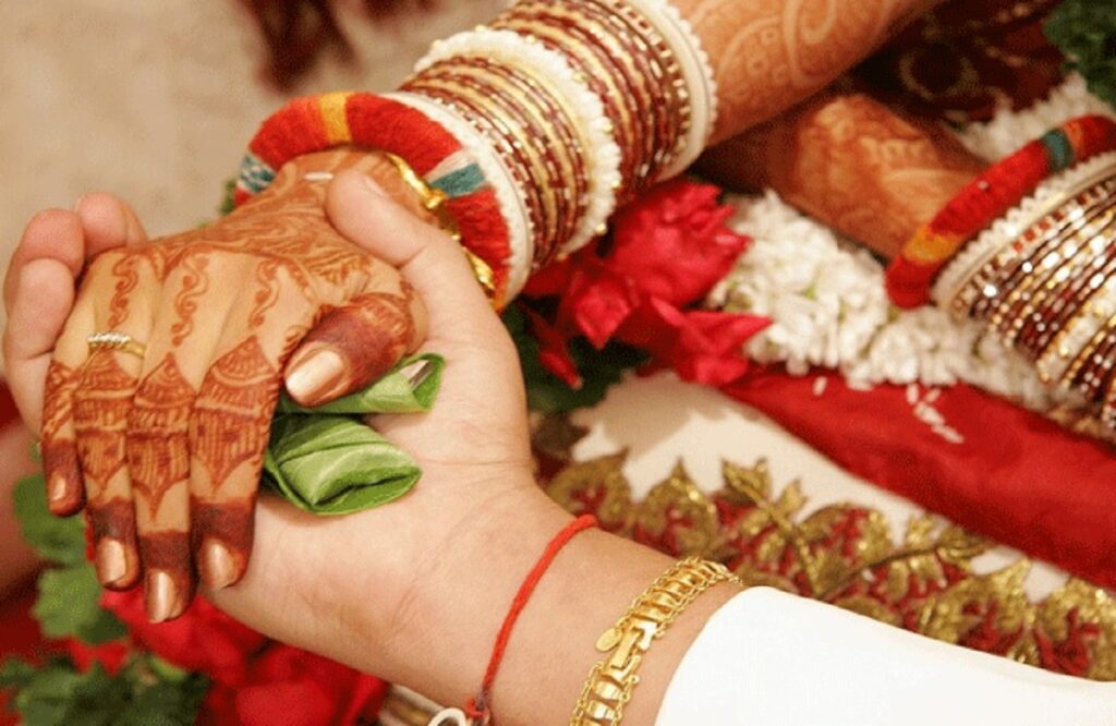 सदा सुहागन रहती यहां की महिलाएं! पति के मौत के बाद भी नहीं होती विधवा....