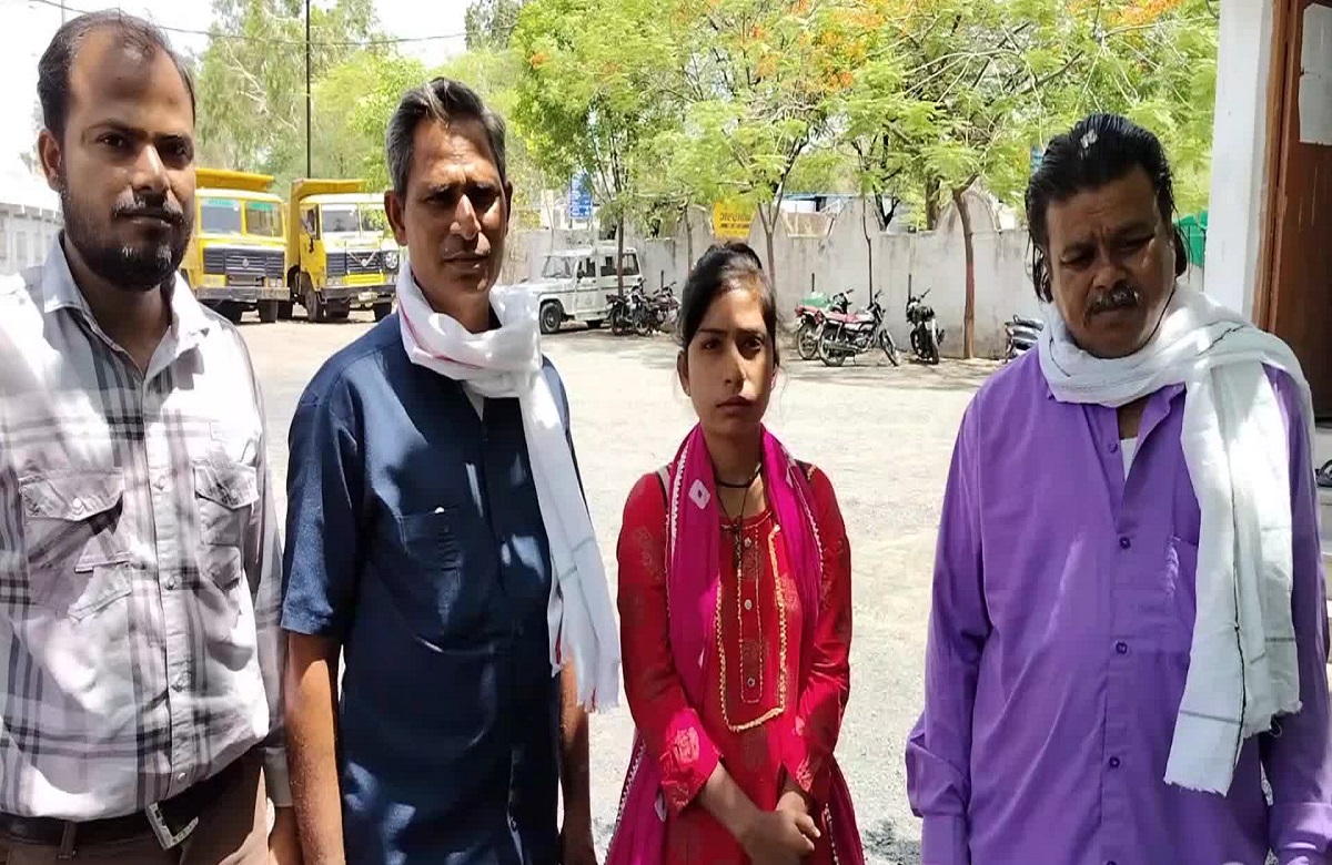 MP News: शिक्षा के मंदिर को चोरों ने बनाया निशाना, परीक्षा दे रहे बच्चों के बैग से पार किए एटीएम और मोबाइल फोन